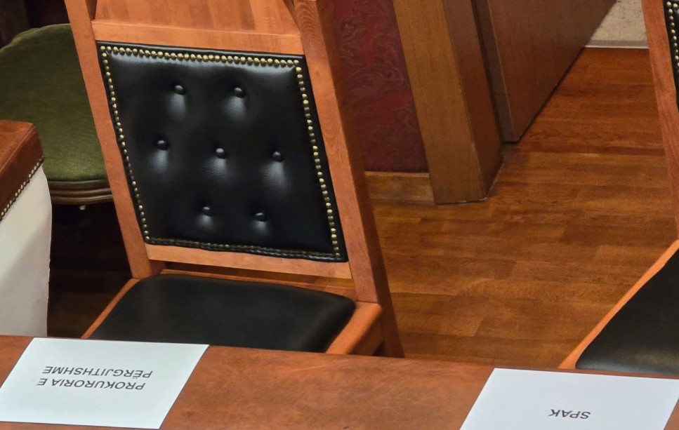 Dy karriget bosh në Kuvend, Altin Dumani dhe Olsian Çela munguan në parlament