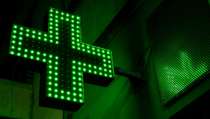 E pazakontë! Burri i martuar do të padisë farmacinë pasi i zbuloi tradhtinë: Shkatërroi dy familje