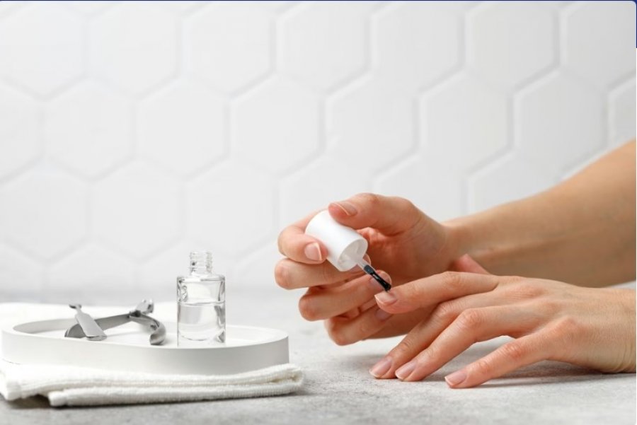 Ekspertët paralajmërojnë: Këto 15 përbërës që mund të rrezikojnë shëndetin tuaj, nga kozmetika tek ushqimet dhe enët plastike