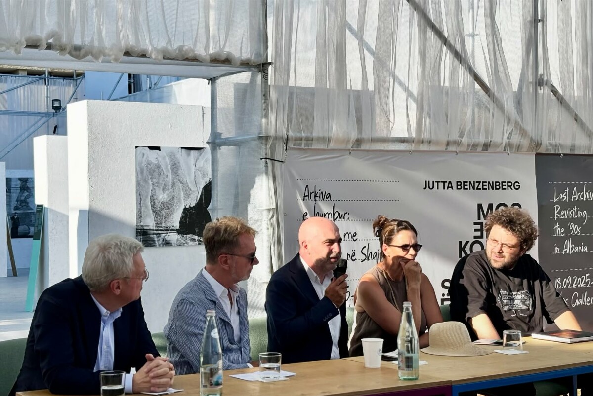 Ekspozita “Mos kthe kokën nga shtëpia që digjet”, Jutta Benzenberg: Është historia ime personale dhe e Shqipërisë