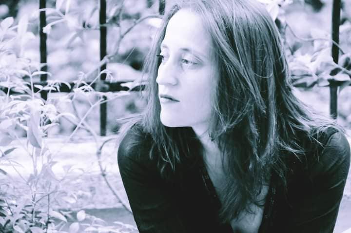 Elona Caslli: Babai më erdhi në ëndërr… ma preku kokën e djersitur…