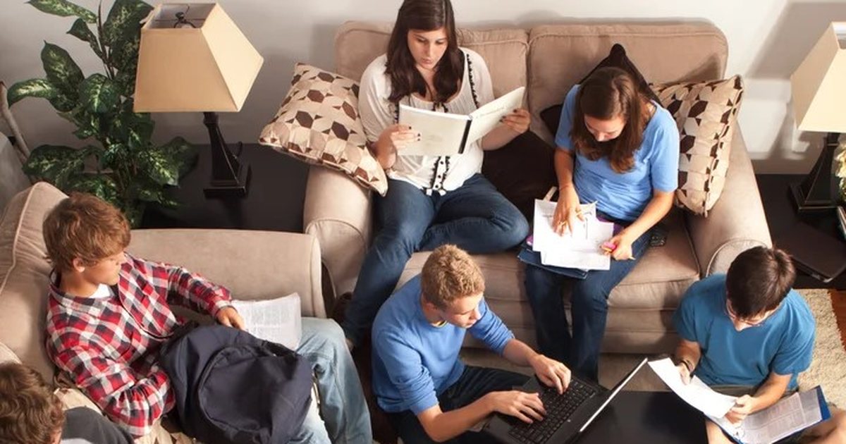 Emigrimi masiv i të rinjve, një prej shkaqeve mbipopullimi i banesave