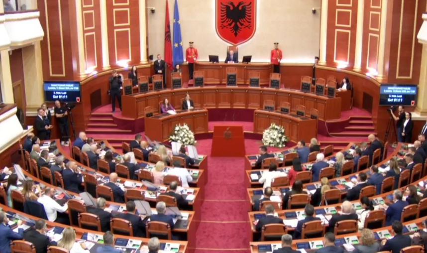 EMRAT/ Surprizë, pak para betimit dy deputetë heqin dorë nga mandati