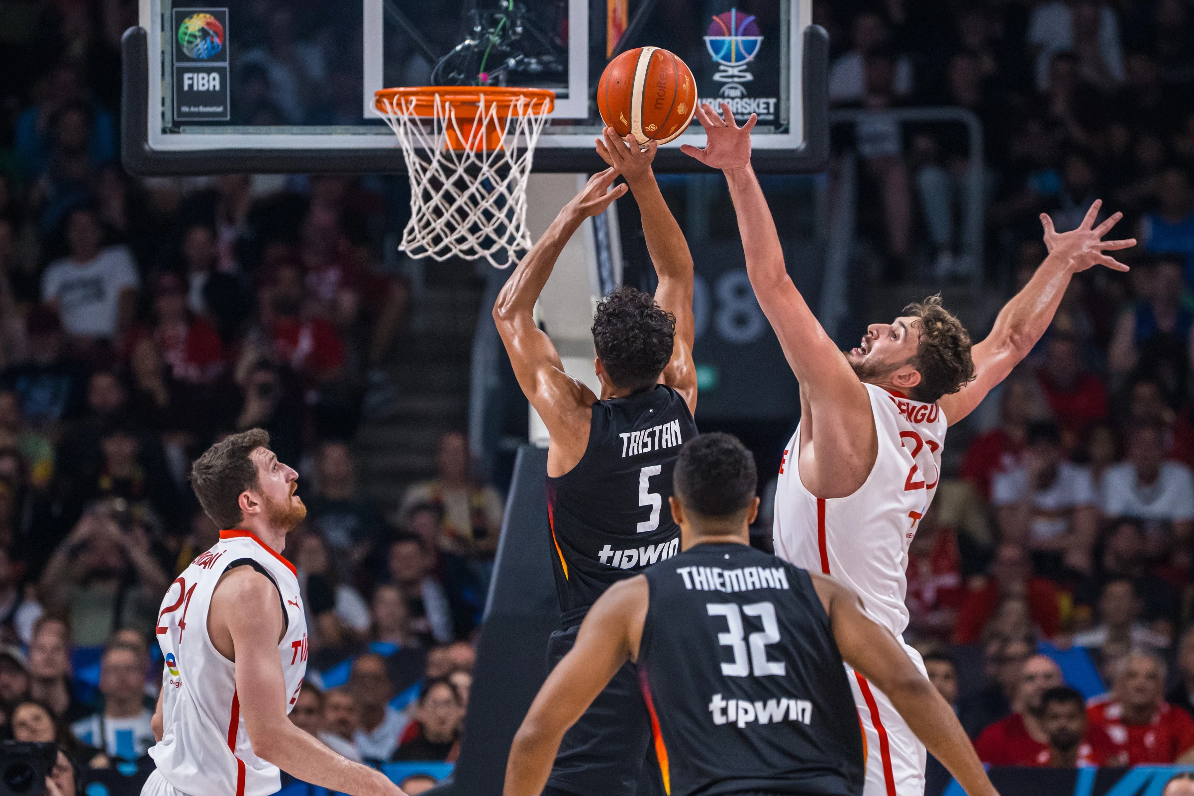 Eurobasket 2025/ Gjermania rikthehet në fronin e Europës pas 32 vitesh, mund Turqinë në finale