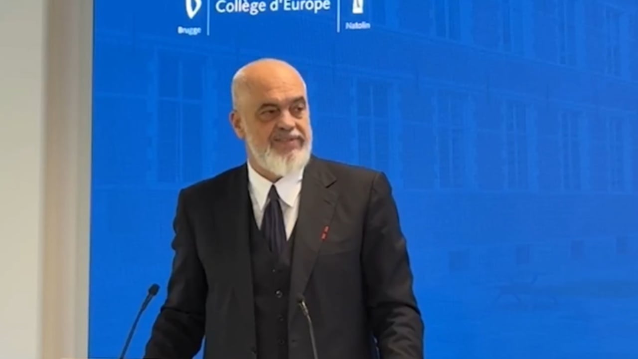 “Europa nuk ishte e vërtetë, ishte një mit”/ Rama në Bruzh: Diktatura shembet brenda javës, demokracia kërkon dekada