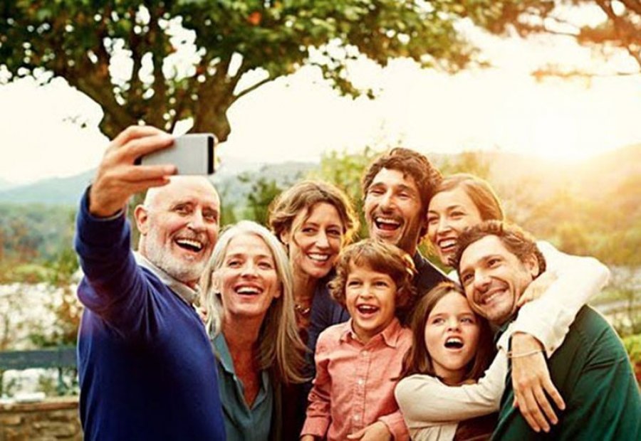 Fëmija nuk rritet vetë. Pse prezenca e të rriturit është thelbësore