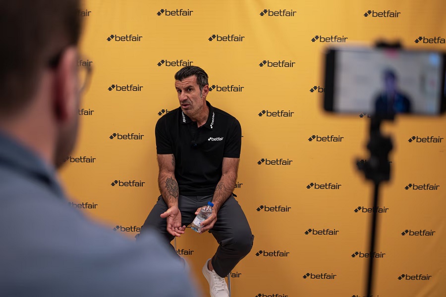 Figo “këshillon” Florentino Perez: “Ky është lojtari që do i merrja Barcelona-s”