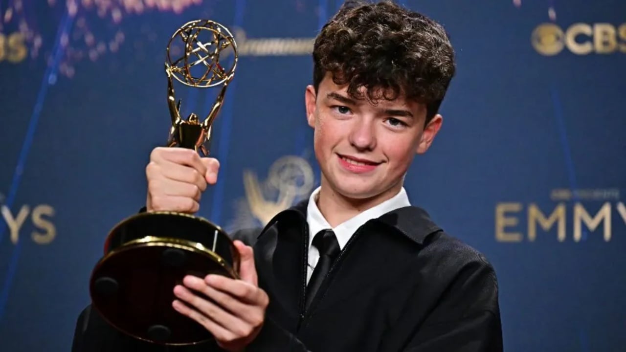 Filmi “Adolescence”/ Owen Cooper bën histori në Emmy, 15-vjeçari bëhet fituesi më i ri djalë në çmimet Primetime