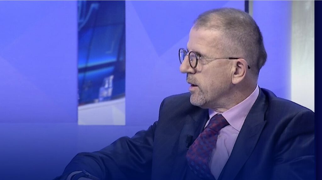 “Fiset Bajri dhe Lici po tentojnë të hyjnë në politikë!”. Ish-prokurori: Grupet nisen për të marrë gjak dhe përfundojnë në…