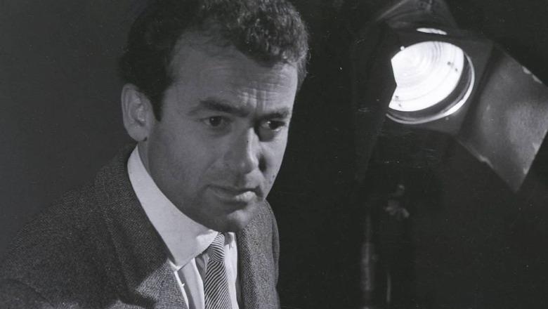 Flamujt në gjysmështizë, sot ditë zie kombëtare në nderim të Dhimitër Anagnostit