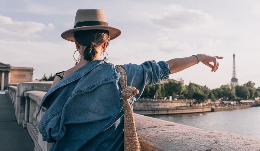Fluturime të lira, zgjedhje të kushtueshme: Si po nxisin udhëtimet ekstreme një ditore turizmin e tepërt dhe dëmet klimatike