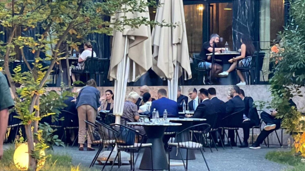 FOTO-LAJM/ Rama pas takimit në selinë e PS-së, mbledh ekipin dhe ‘feston’ shkarkimin e Erion Veliajt