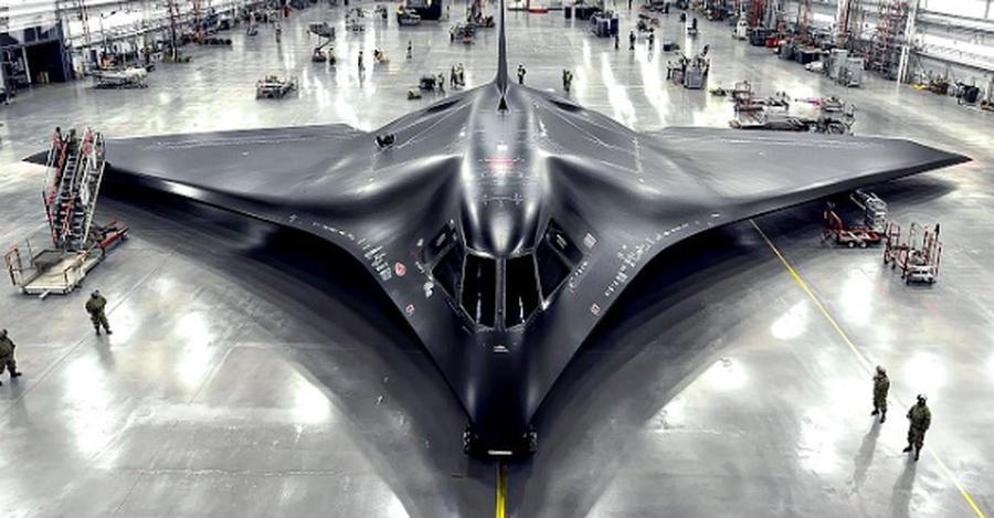 FOTO / Shefi i Forcave Ajrore Amerikane zbulon kur do të fluturojë F-47 i parë
