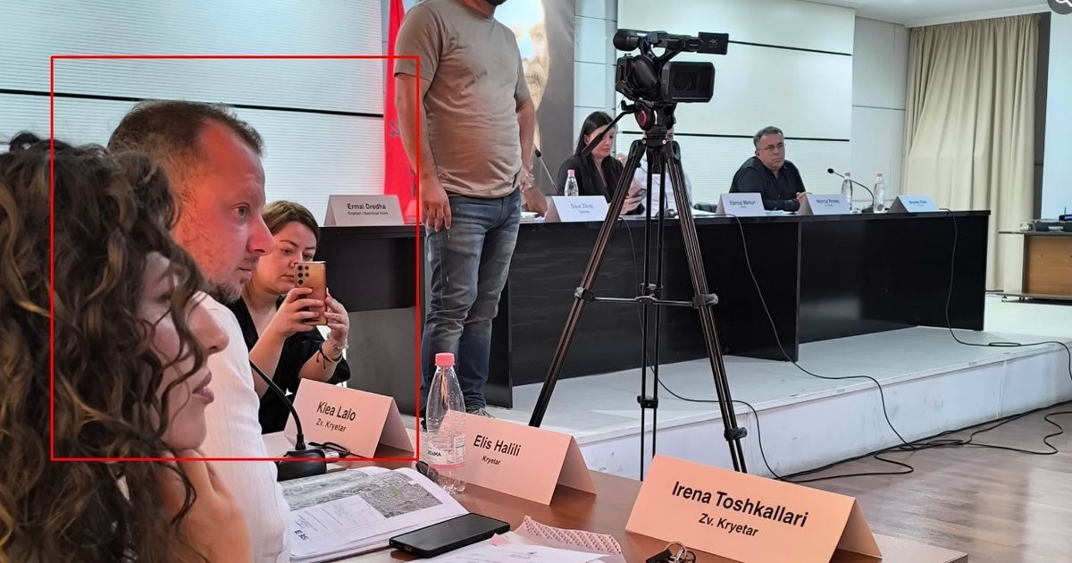 FOTOLAJM- Votimi pa surpriza në Vlorë, Elis Halili ishte paracaktuar në krye të Bashkisë