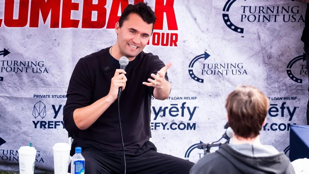 Frikë dhe kaos në universitetin e Utahs, qëllohet me armë zjarri aktivisti i njohur pro-Trump