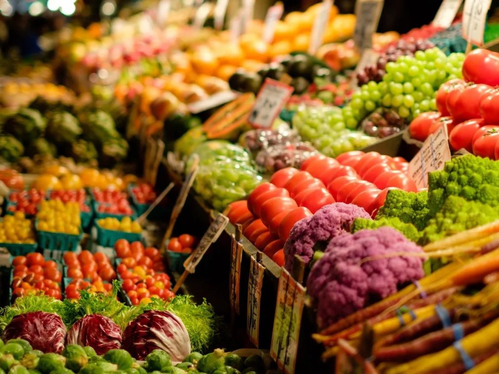 Frutat e perimet që duhet të konsumoni këto ditë vjeshte