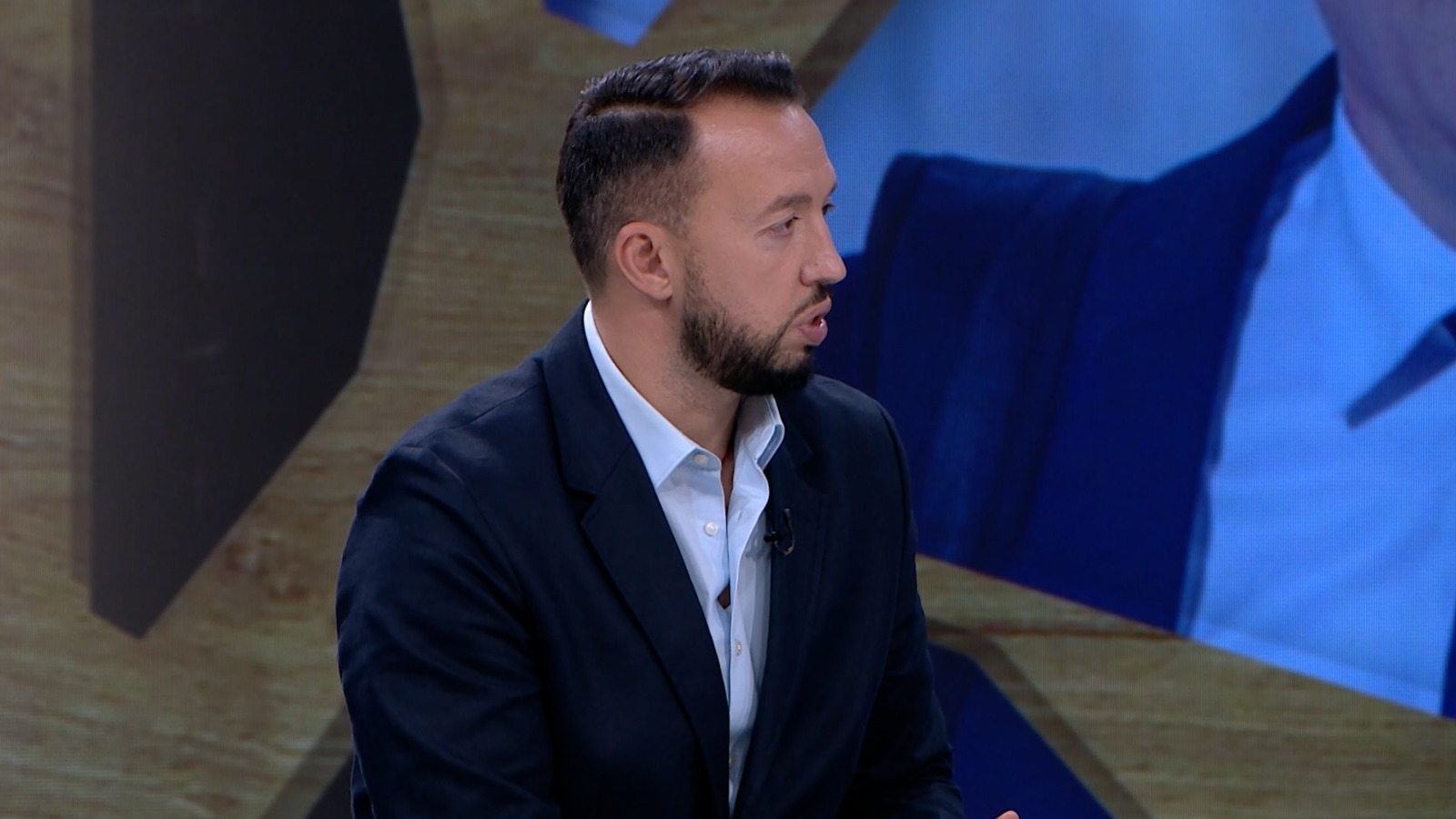 Gazetari Hitaj: Prezenca e Veliajt në sallë nuk do të ndryshonte asgjë, vetëm do të sillte show