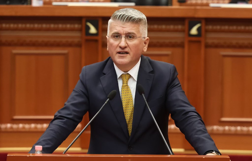 Gjekmarkaj ironi me Xhafajn: Kryetar që kontrollon kryetarin! Po i ikni të vërtetës duke krijuar realitet fals