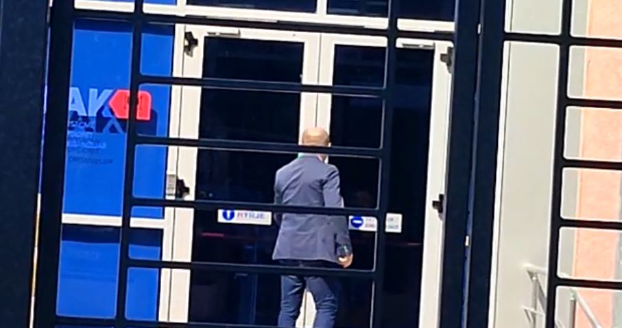 Gjyqi për shpifje ndaj Xhelal Mziut/ Deputeti Agron Malaj e ka paditur për një deklaratë në fushatën e 11 majit