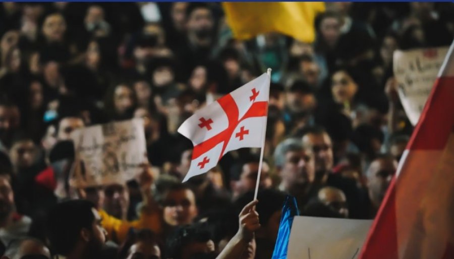 Goditje e re ndaj opozitës në Gjeorgji: Autoritetet arrestojnë një udhëheqës kryesor opozitar