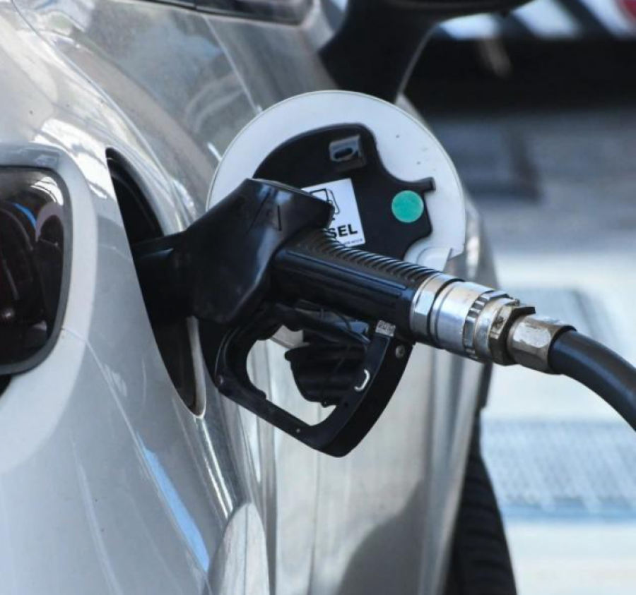 Hidhnin në makina më pak benzinë nga se tregonte pompa e karburantit. 22 të arrestuar në Greqi, kontrabanda vinte nga Rumania e Bullgaria