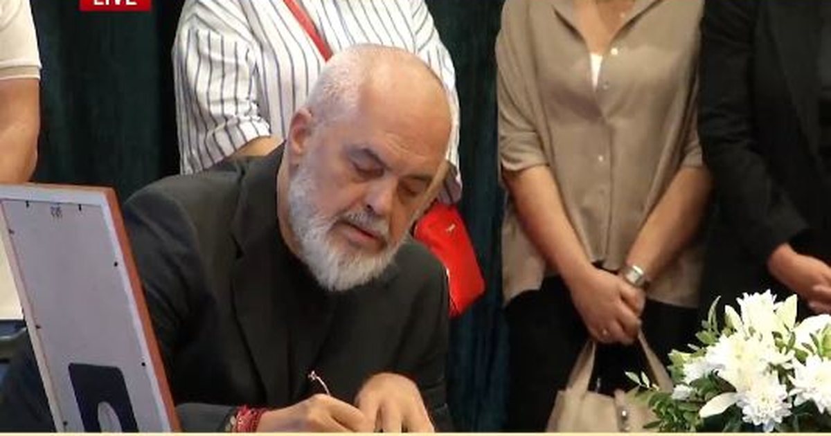 Homazhet për Anagnostin, Rama shfaqet i vetëm në ceremoni