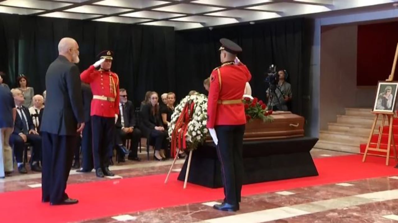 Homazhet për Dhimitër Anagnostin! Kryeministri Rama nderon regjisorin e shquar