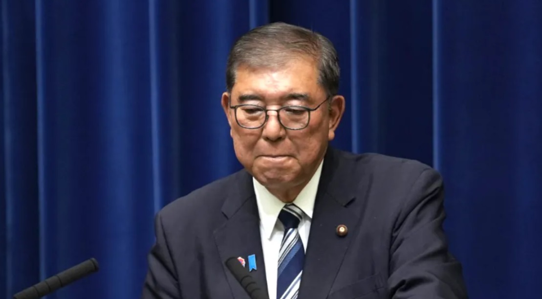 Humbi zgjedhjet, kryeministri i Japonisë jep dorëheqjen pas më pak se një viti në detyrë