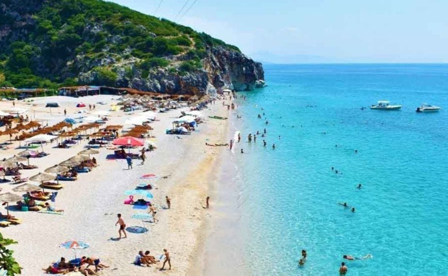 IKMT ndërhyn në Gjipe, shemb baret e restorantet