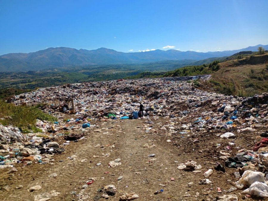 ‘Investimi historik’ i qeverisë e lë Matin të mbytur nga plehrat