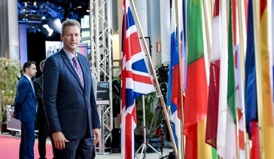 Ish-deputeti i Partisë Brexit pranon se ka pranuar ryshfet për të bërë mashtrime për Rusinë