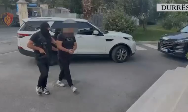 Ishte shpallur në kërkim për trafikim të lëndëve narkotike, arrestohet 25-vjeçari në Durrës (Emri)