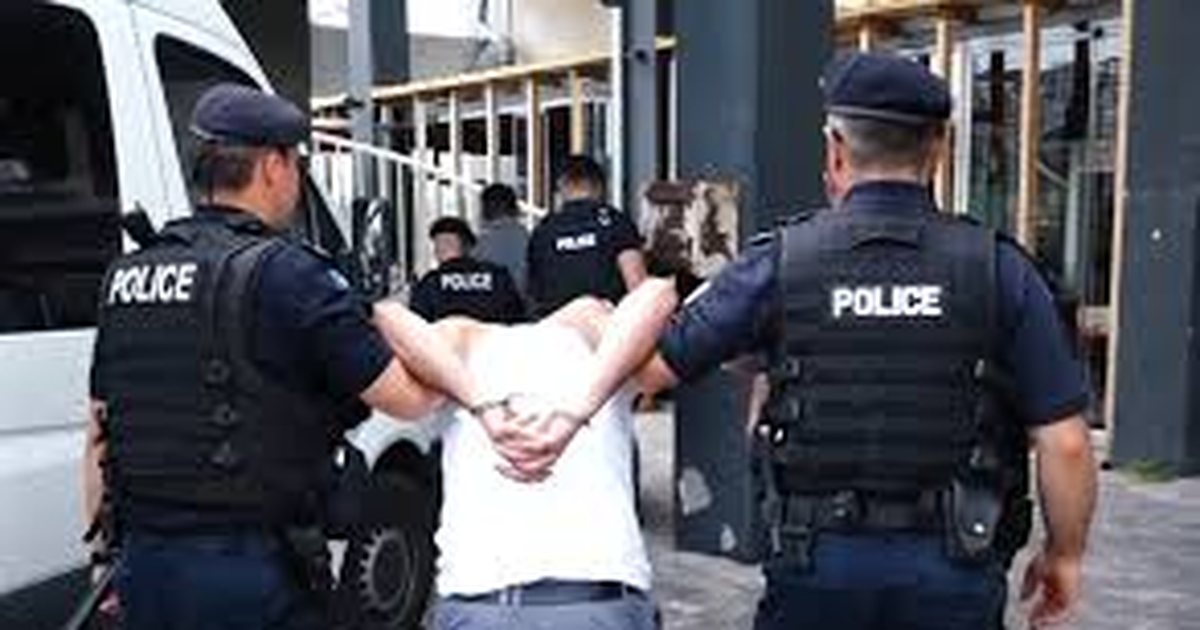 Italia e Shqipëria aksion anti-drogë! 10 në pranga, 2 në kërkim- ‘Koka’ e grupit kapet në Fier