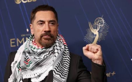 Javier Bardem shfaqet me një shall palestinez në Emmy 2025, mesazhi që dërgoi për Gazën