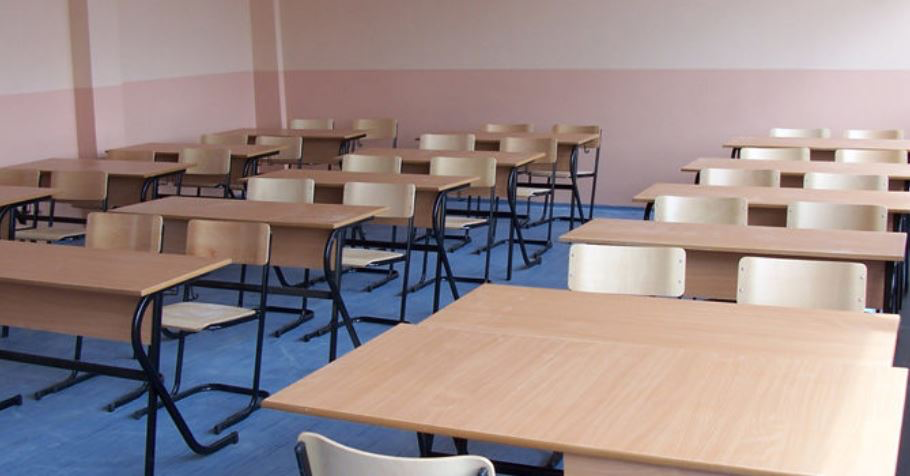 Jo vetëm në Shqipëri! Mbyllen mbi 700 shkolla në vendin fqinj