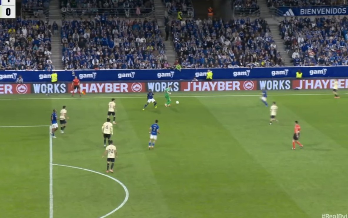 Joan Garcia bën gafën e vitit, Real Oviedo ndëshkon Barcelonën me një supergol (video)