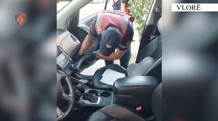 Kanabis dhe kokainë në kroskotin e makinës, arrestohet 41-vjeçari në Vlorë