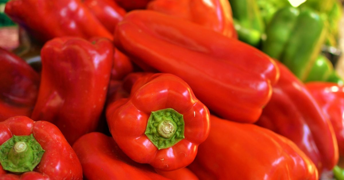 “Kanë shumë pesticide”/ Pas pjeshkëve të Bllokuara nga Bosnja dhe Kroacia, Sllovenia tërheq nga tregu specat e kuq nga Shqipëria