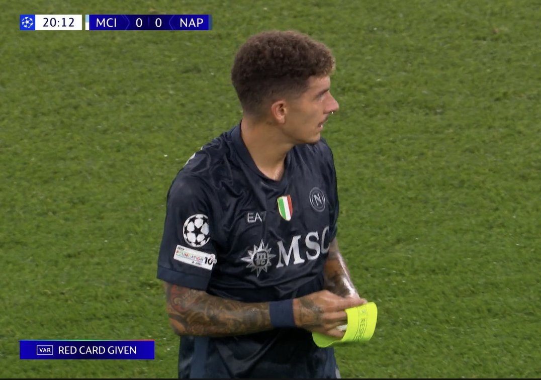 Kapiteni “tradhton” Napolin, por e shpëton nga goli i sigurt (video)