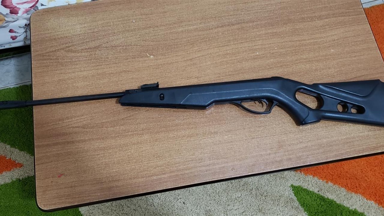 Këlcyrë/ Plagosi me armë kushëririn e saj, e pëson 19-vjeçarja