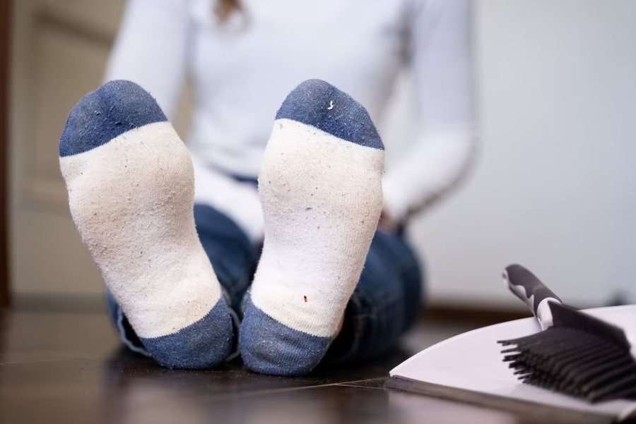 Këmbët tuaja mund të jenë vatër infeksionesh, çorapet janë fajtorët e fshehtë