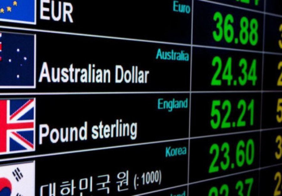 Këmbimi valutor 1 shtator/ Me sa blihen e shiten dollari dhe euro, çfarë ndodh me monedhat e tjera