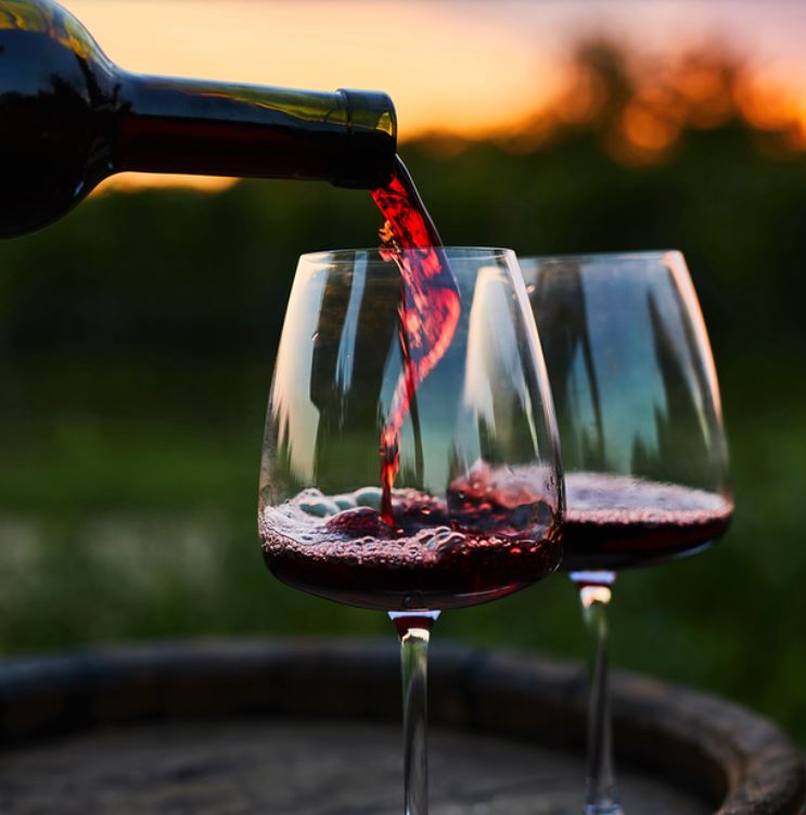 Keni dhimbje koke pasi konsumoni verë të kuqe? Shkenca ka një shpjegim për këtë