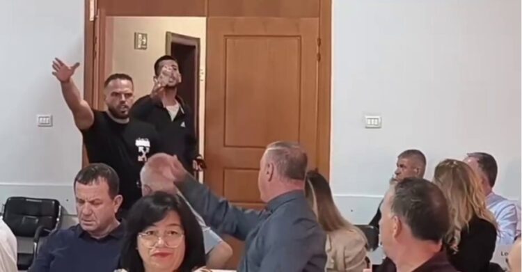 Kërkoi dëmshpërblimin, policia procedon të riun nga Vlora