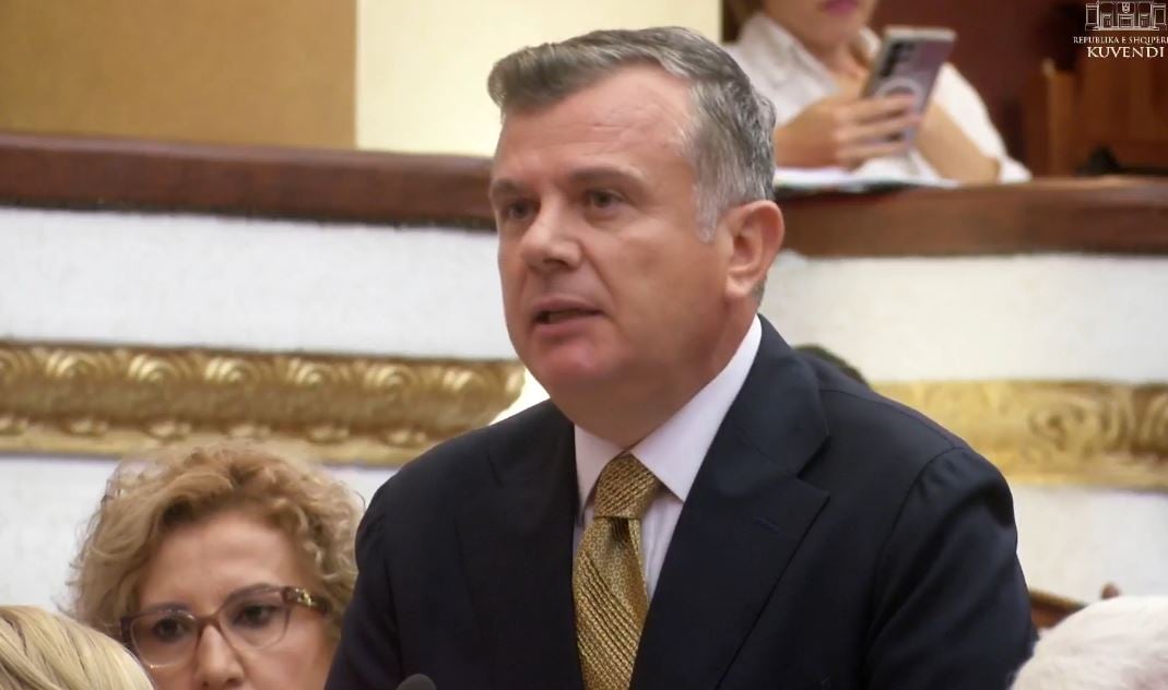 “Kërkojini ndjesë opozitës”/ Balla i përgjigjet PD-së: U kujtuat të komentonit programin pasi dhunuat seancën
