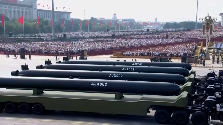 Kina zbulon armë të reja në paradën ushtarake, Xi: Bota duhet të zgjedhë midis paqes dhe luftës! Reagon Trump