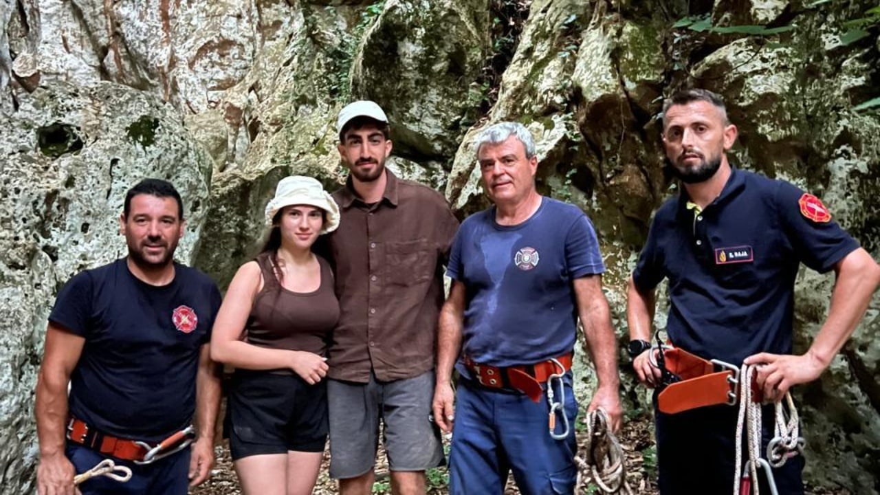 Kishin mbetur të bllokuar në zonën e Gjipesë, shpëtohet çifti izraelit