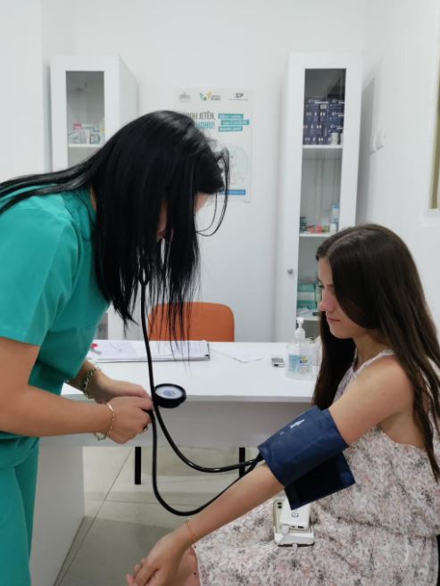 Koçiu: Mbi 68 mijë turistë morën shërbim në qendrat shëndetësore verore