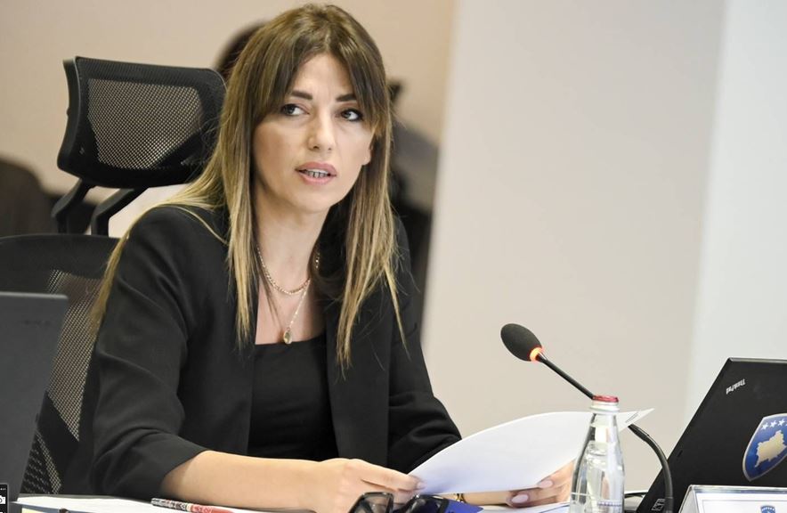 “Koha e lojërave, ka përfunduar”/ Ngërçi politik, reagon nënkryetarja Haxhiu: Kuvendi nuk do mbetet peng i Listës Serbe