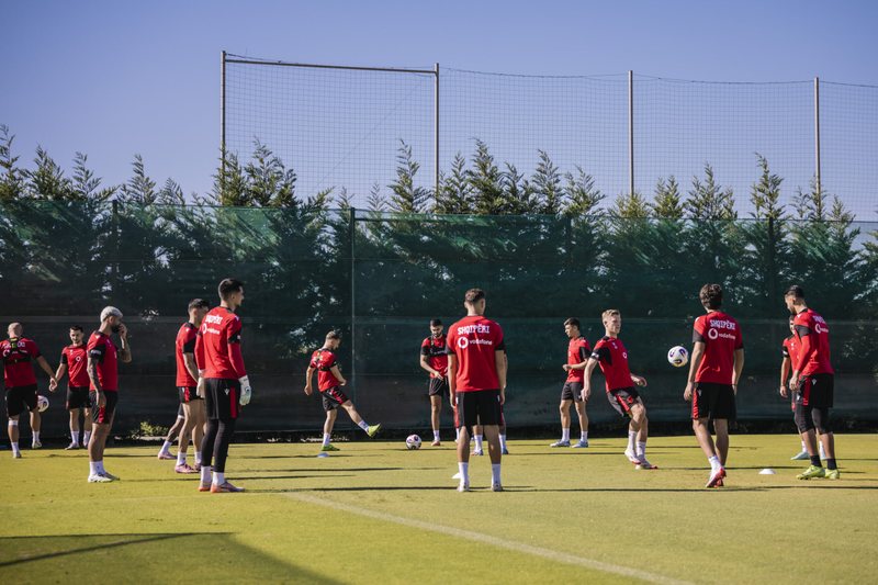 Kombëtarja, stërvitja e fundit në Malaga. Nga nesër përgatitjet vijojnë në Shtëpinë e Futbollit
